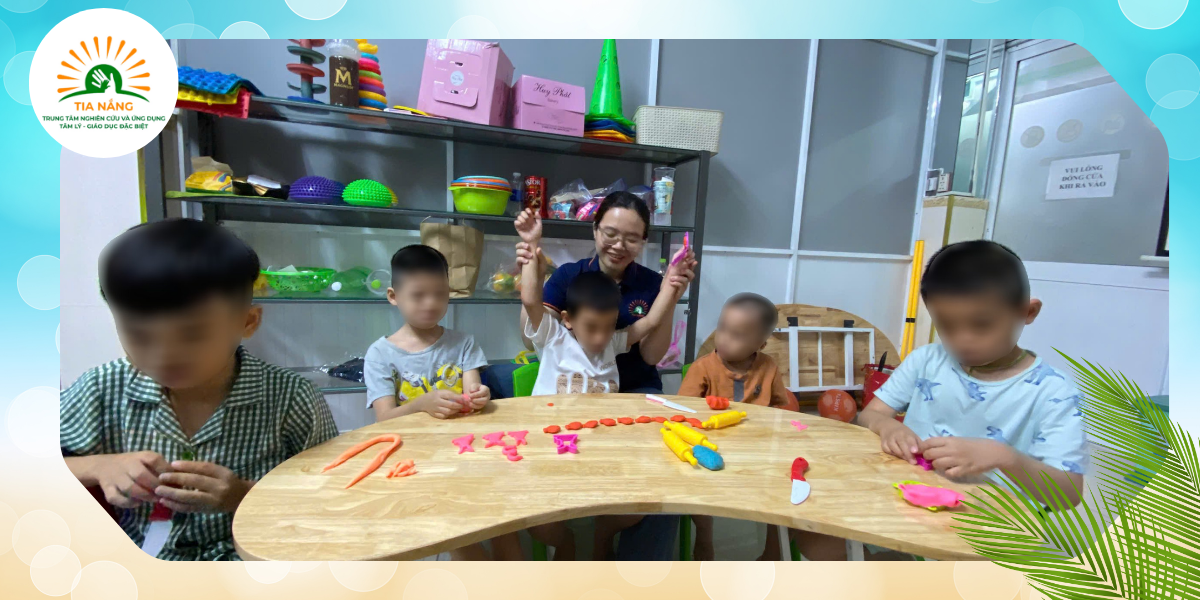 Lớp nhóm hòa nhập và can thiệp 1:1 trong trị liệu ngôn ngữ trẻ em 3 19