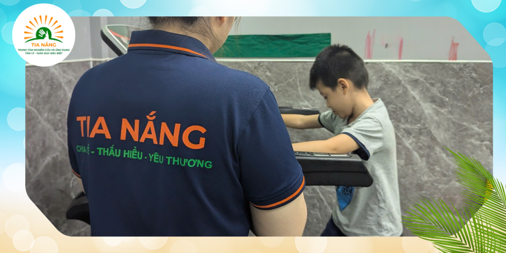 Tâm vận động và Điều hòa Giác Quan – Giải pháp hỗ trợ trẻ phát triển toàn diện tại Trung tâm Tia Nắng 1 Blue and Orange Modern Summer Waterpark Instagram Post 1200 x 600 px 1 1