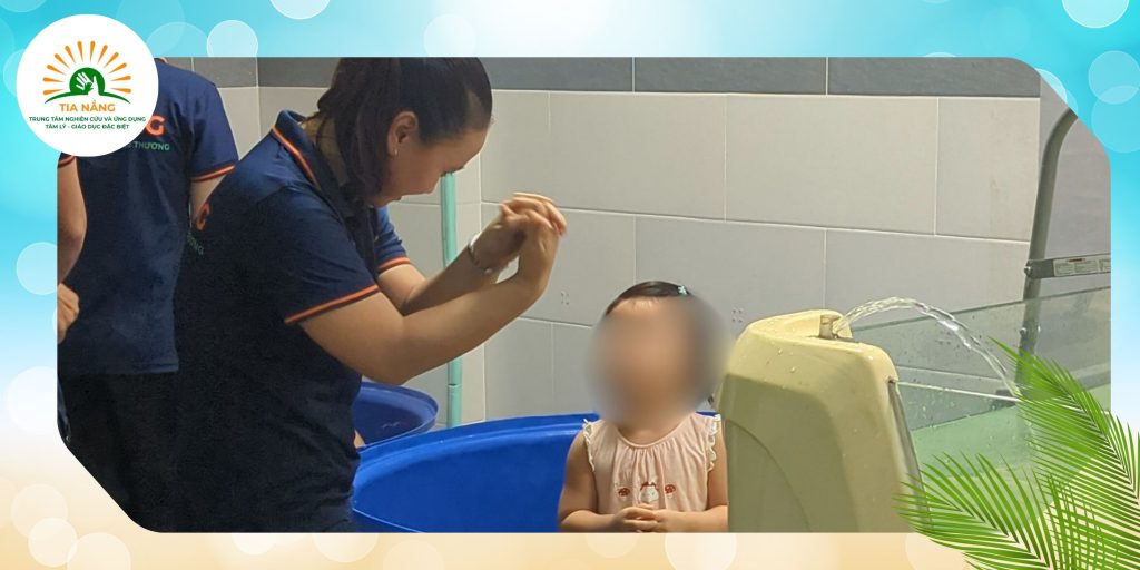 Rối loạn phổ tự kỷ là gì? Nhận biết sớm - can thiệp đúng 1 Blue and Orange Modern Summer Waterpark Instagram Post 1200 x 600 px 20251009 070247 0000